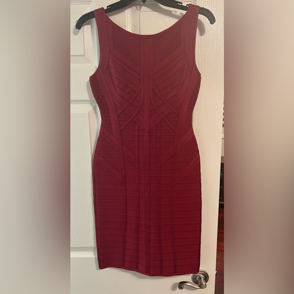 Herve leger scoop back burgundy dress size M - Picture 3 of 6